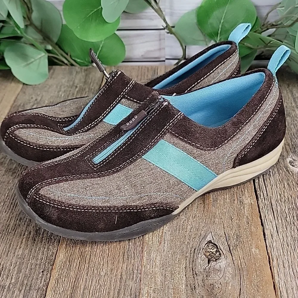 Lands End top zipper slip on casual shoe Size 4